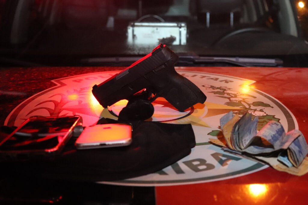 Polícia apreende arma após confronto com suspeito de roubo em João Pessoa